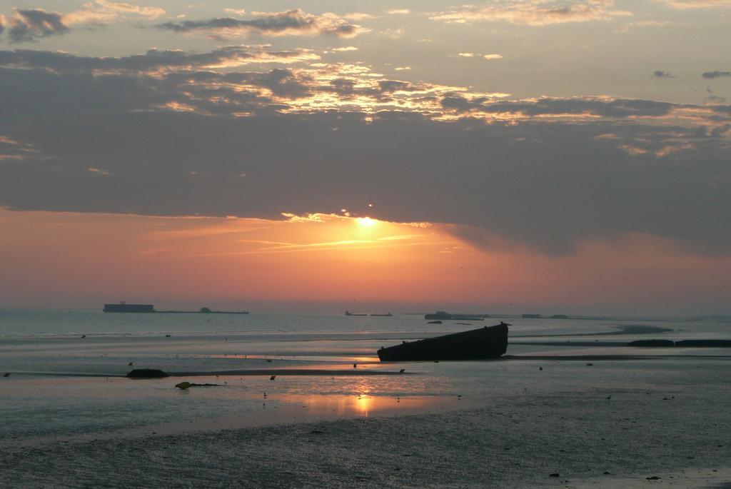 Gite De Eric Et Rose Bernieres-sur-Mer Luaran gambar